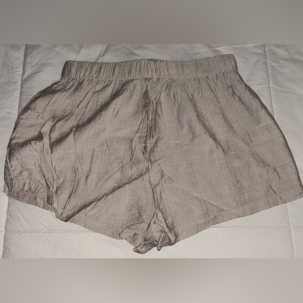 6/$28❗️Beige flowy shorts - Picture 7 of 11
